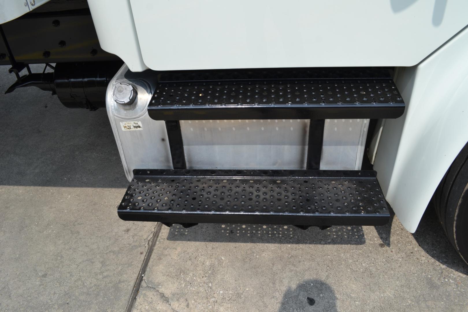 2019 WHITE /BLACK FREIGHTLINER M2-106 with an CUMMINS B6.7L 240HP engine, ALLISON 2500RDS AUTOMATIC transmission, located at 9172 North Fwy, Houston, TX, 77037, (713) 910-6868, 29.887470, -95.411903 - Photo#15